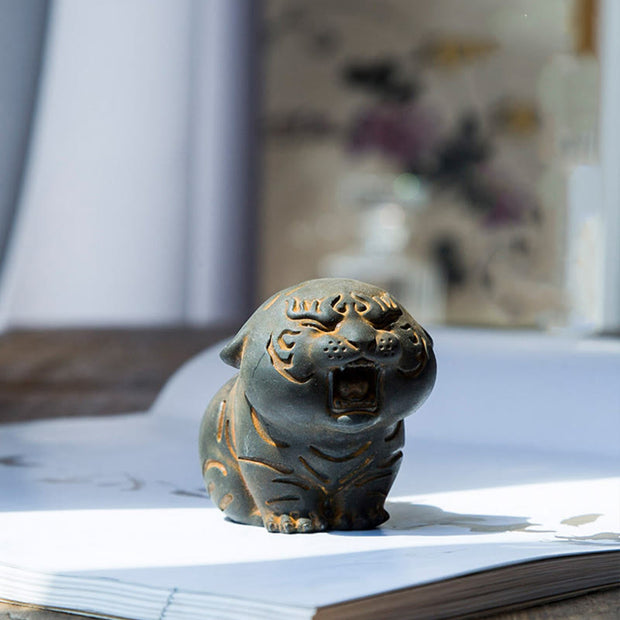 Buddha Stones Mini Cute Tiger Iron Powder Rust Cast Resin Statue Home Decoration Decorations BS 7