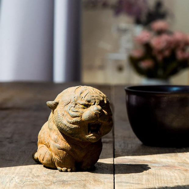 Buddha Stones Handmade Mini Roaring Tiger Iron Powder Rust Cast Resin Statue Home Decoration Decorations BS 9