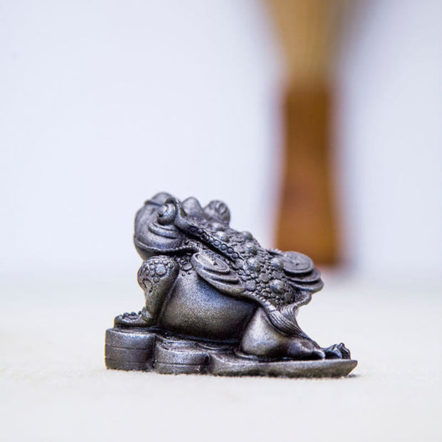 Buddha Stones Handmade Feng Shui Frog Toad Copper Coins Iron Powder Rust Cast Resin Statue Home Decoration Decorations BS 18